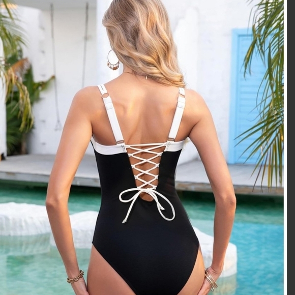 Elegant Black and White Women's One Piece Swimsuit Size M - Picture 3 of 4
